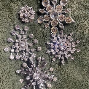 Sparkling Crystal Brooch Set